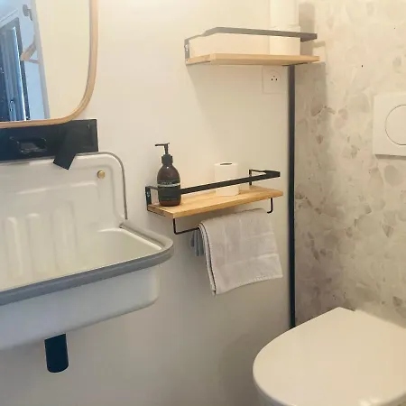 Serene Sixteen - Centre *