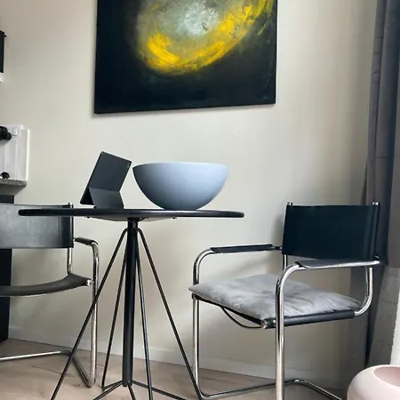 Serene Sixteen - Centre