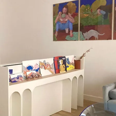 Serene Sixteen - Centre Apartment *