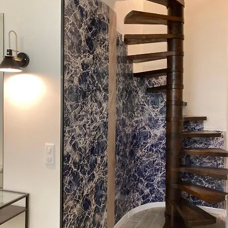 Serene Sixteen - Centre *