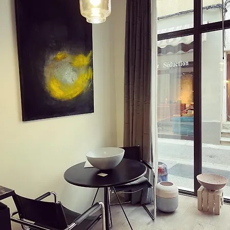 Serene Sixteen - Centre Apartment *