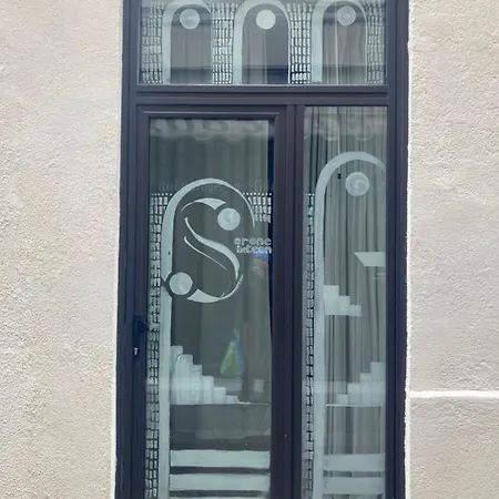 Serene Sixteen - Centre Apartment *