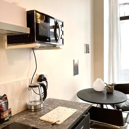 Serene Sixteen - Centre Apartment *