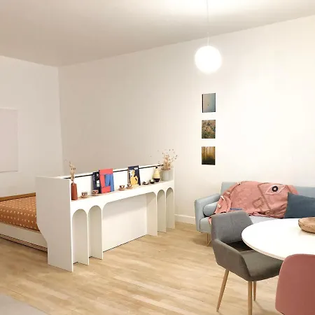 Serene Sixteen - Centre Apartment