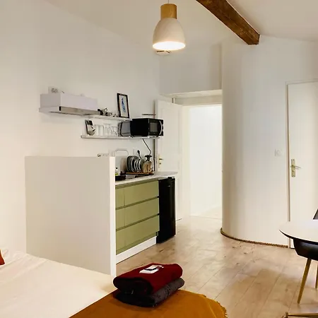 Serene Sixteen - Centre Apartment *